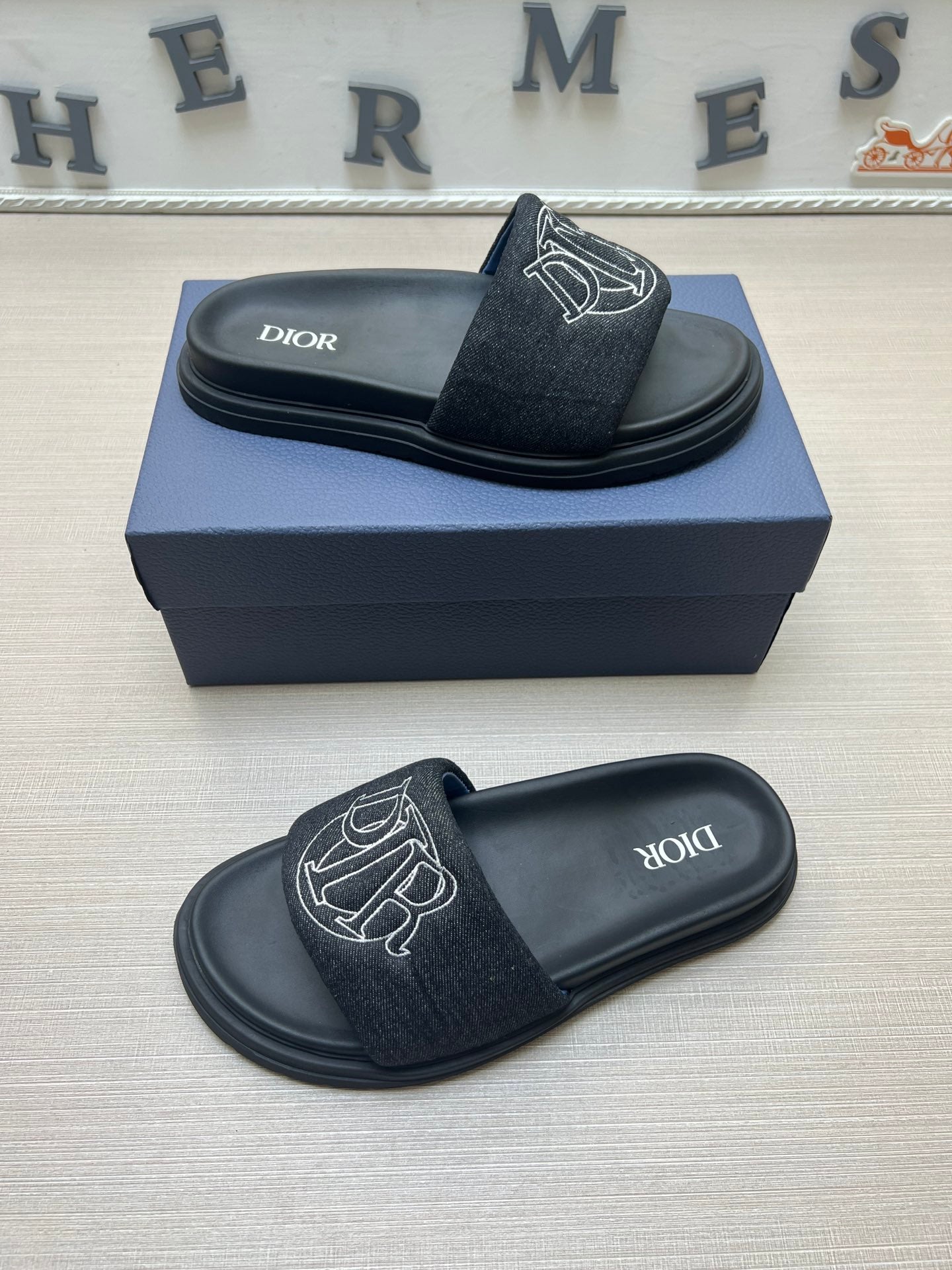 54D168ZDE Stylish leather slippers