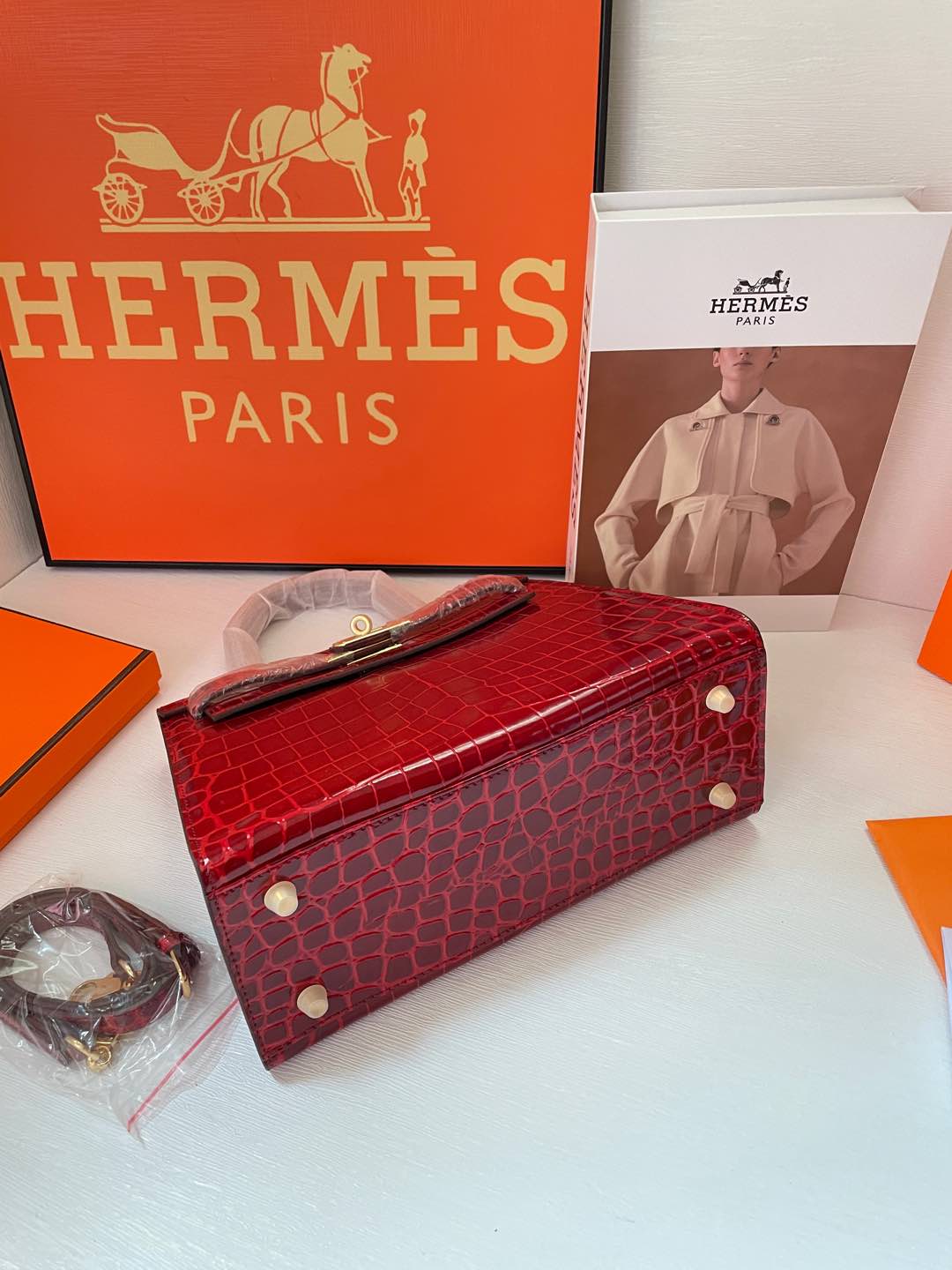 2WH28BDE Stylish leather bag