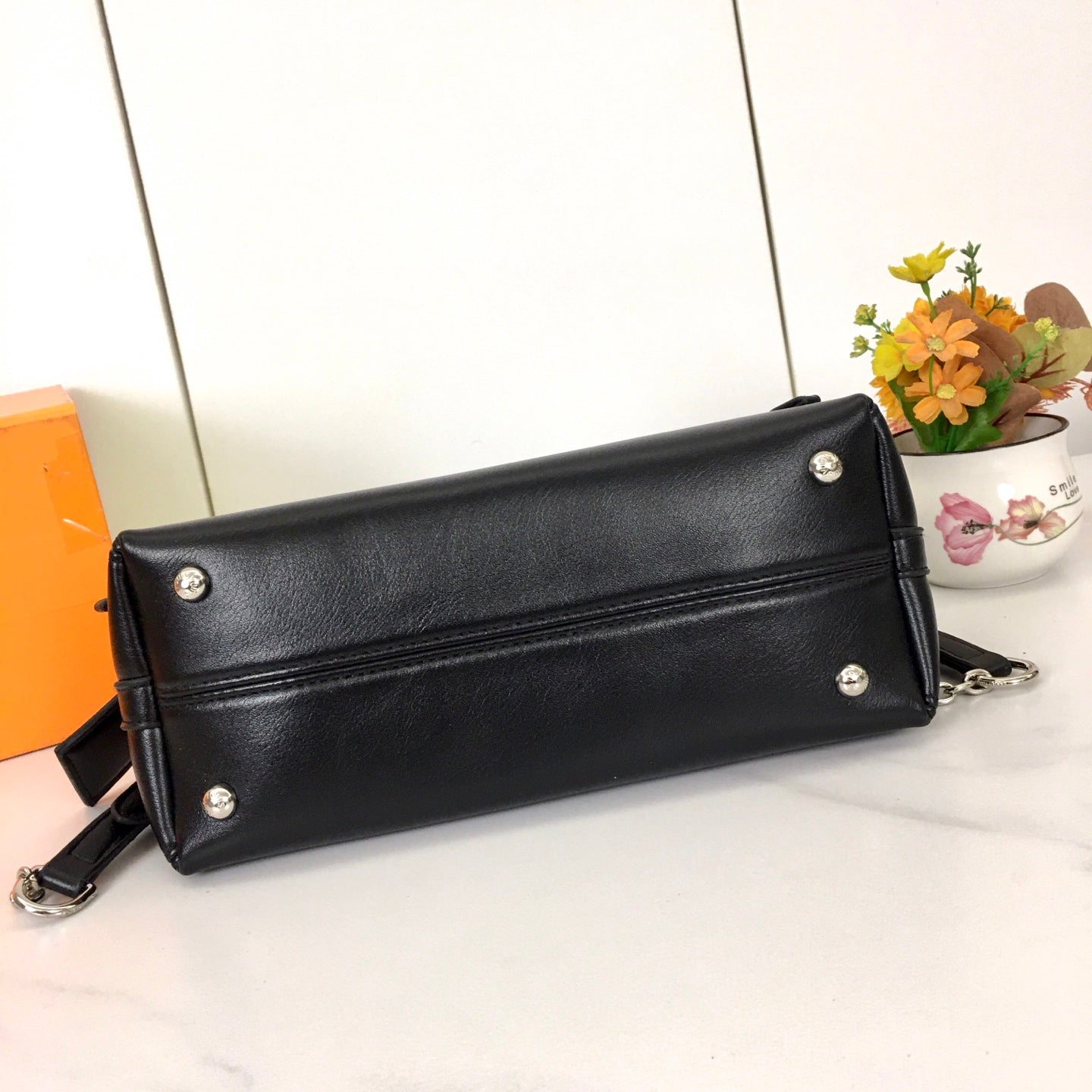 1WE113BDE Stylish leather bag