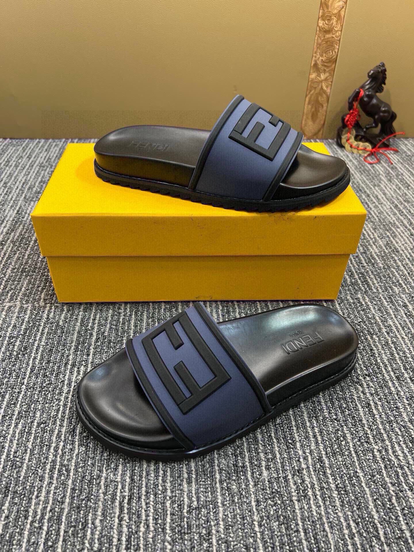 535ZF286ZDE Stylish Slippers