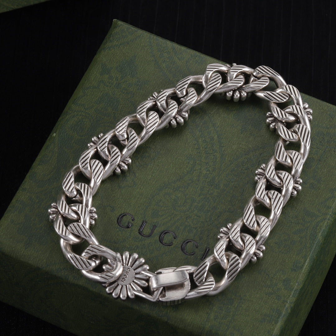 14B937KDE Stylish Bracelets