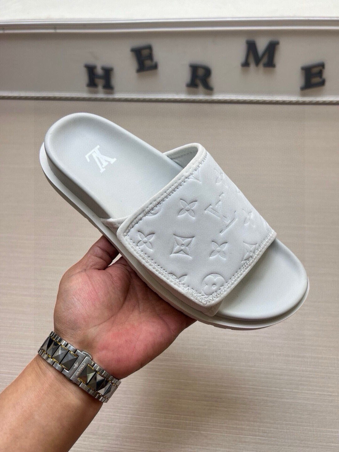 5QE5ZDE Stylish Slippers