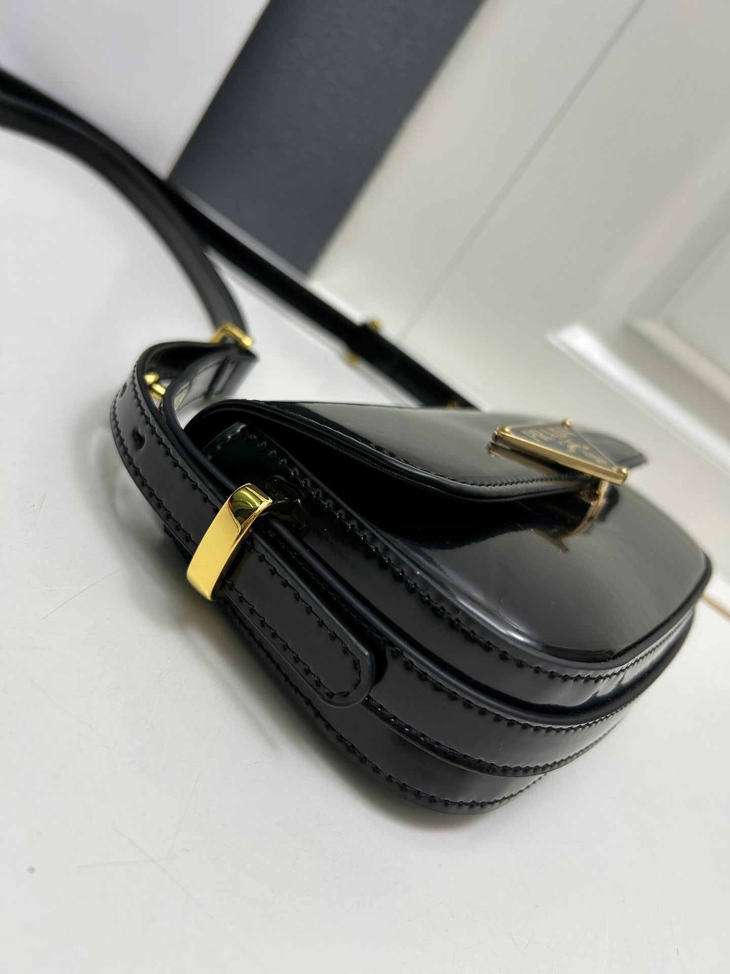 AXPD71BDE Stylish leather bag