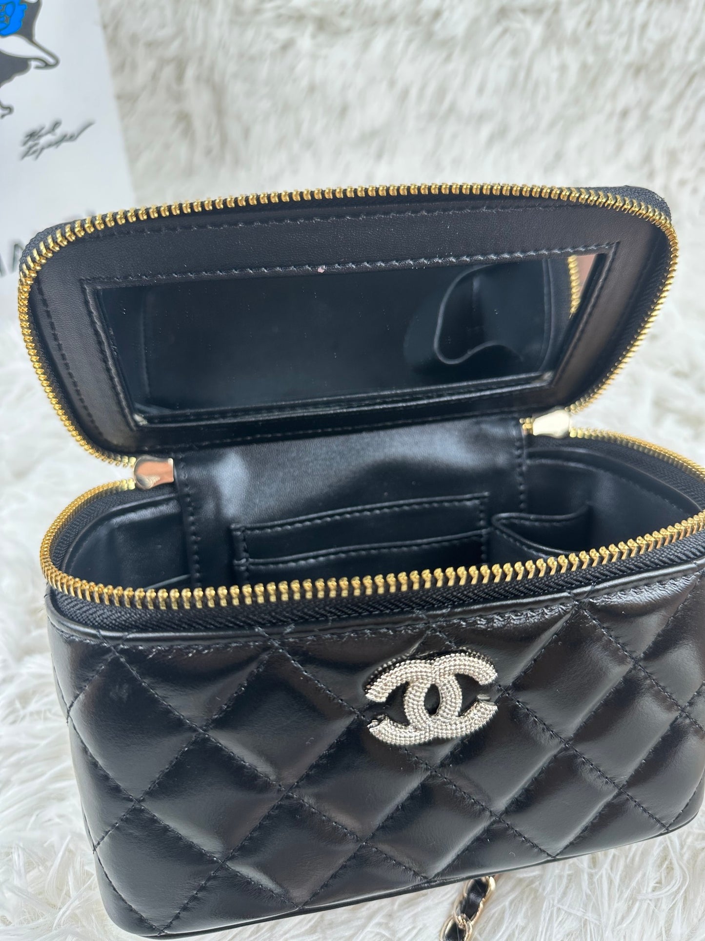 1XC377BDE Stylish leather bag 