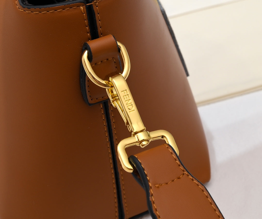 2XF131BDE Stylish leather bag 