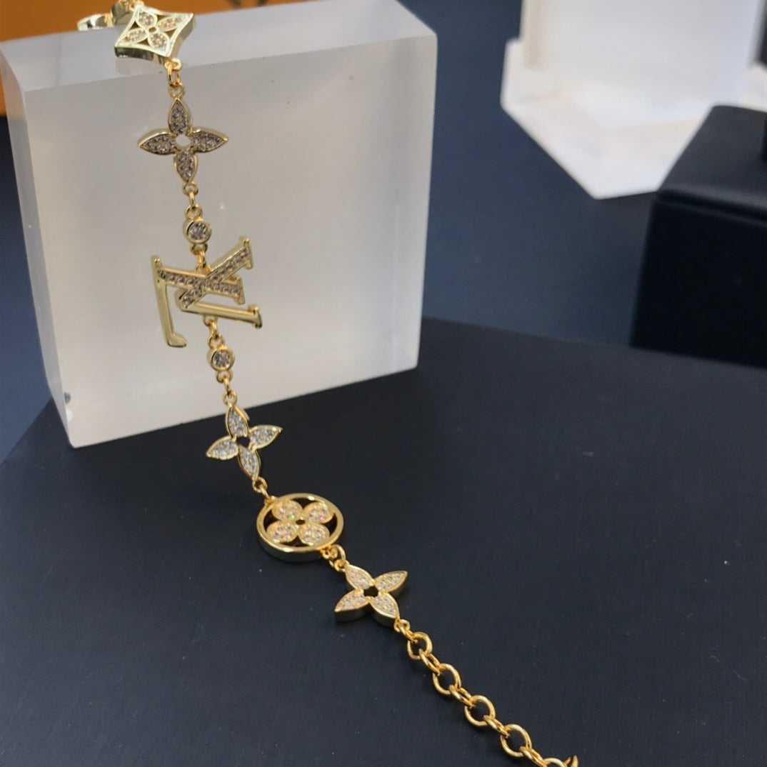 1E39EDE Stylish Bracelets