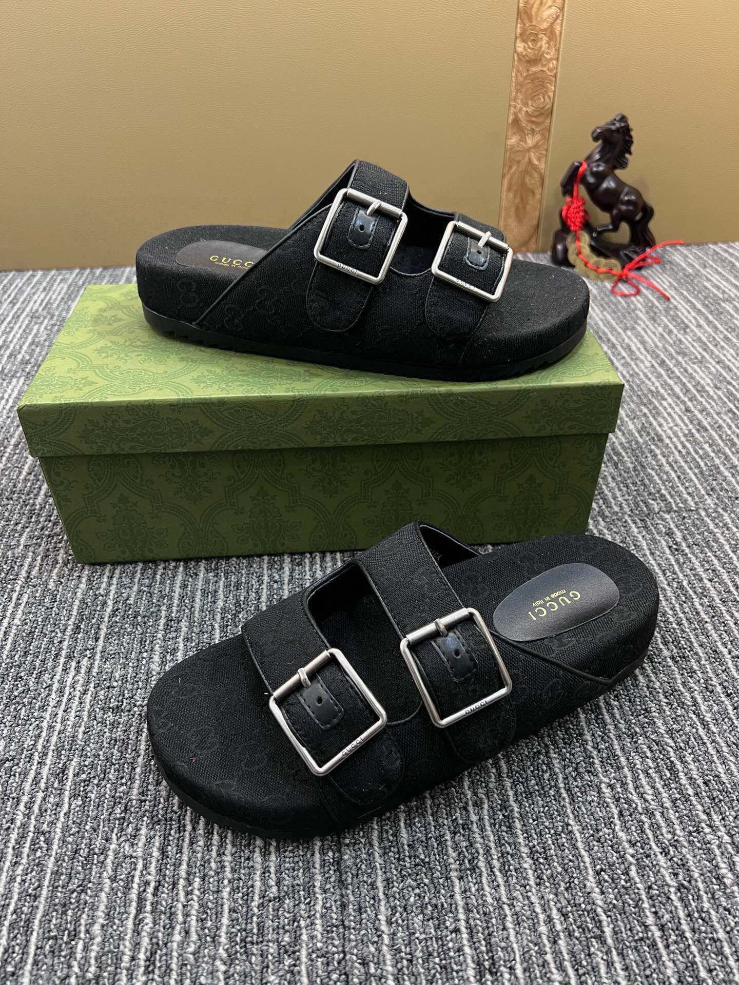 54B123ZDE Stylish slippers