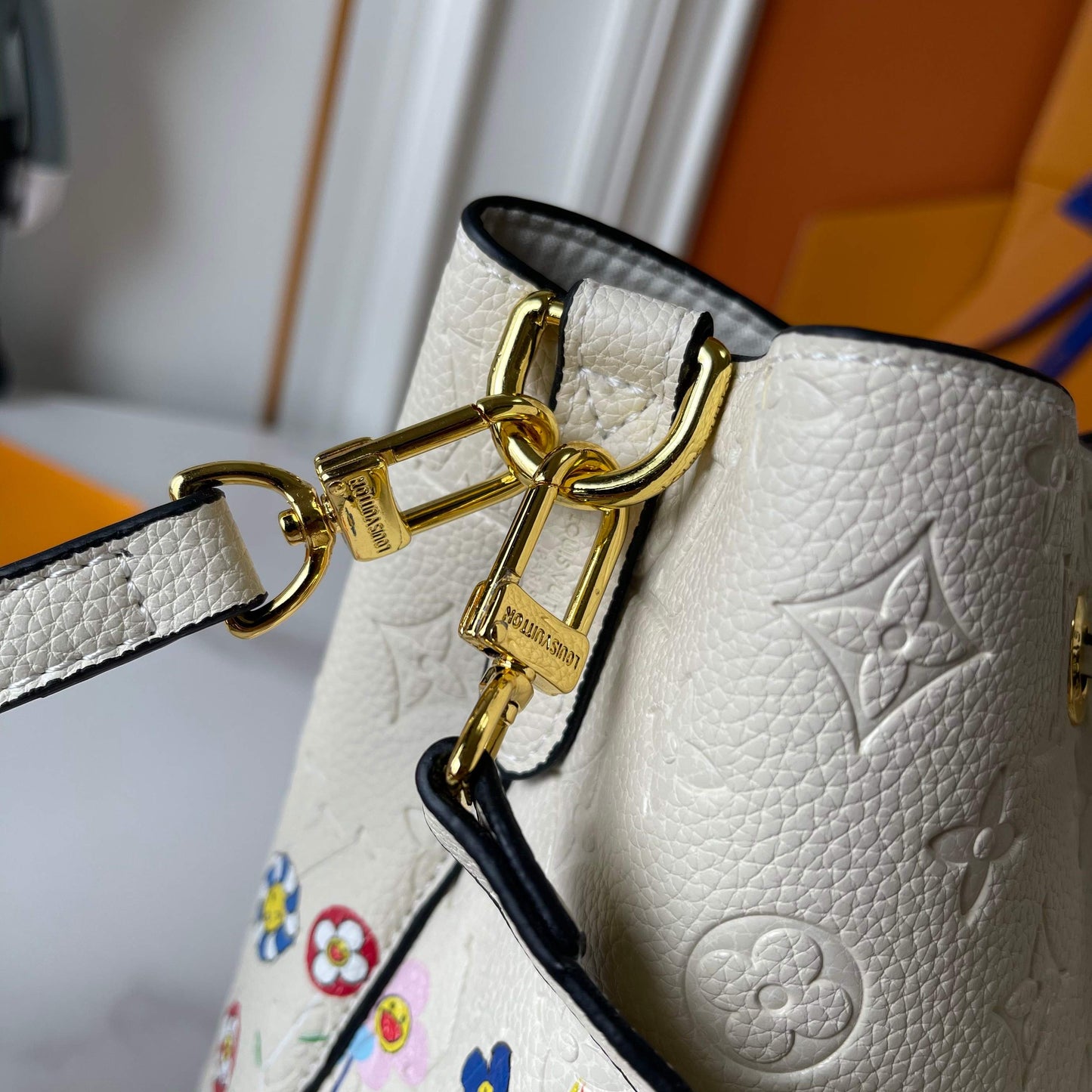 15RE33BDE Stylish leather bag