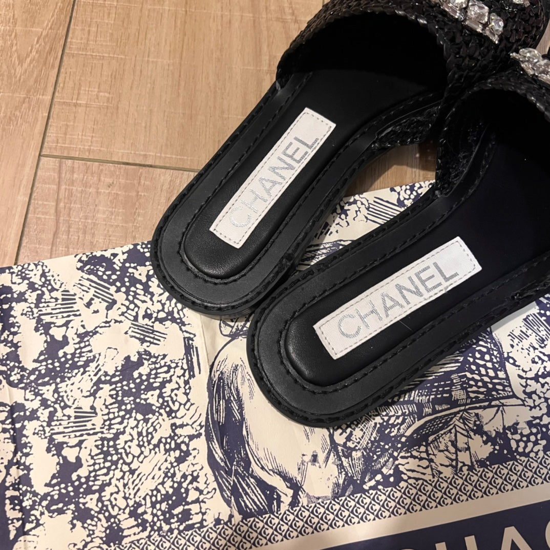 14C68ZDE Stylish slippers