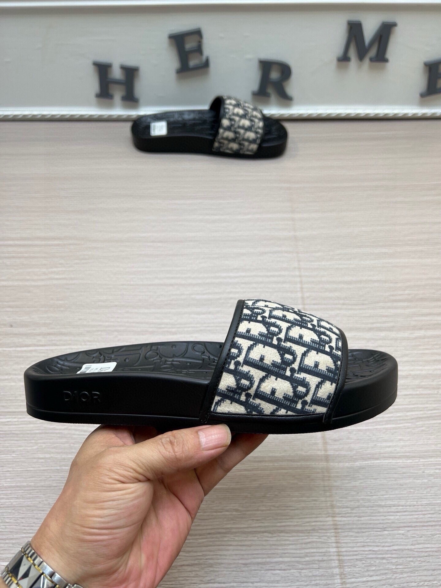 5LD214ZDE Stylish Slippers