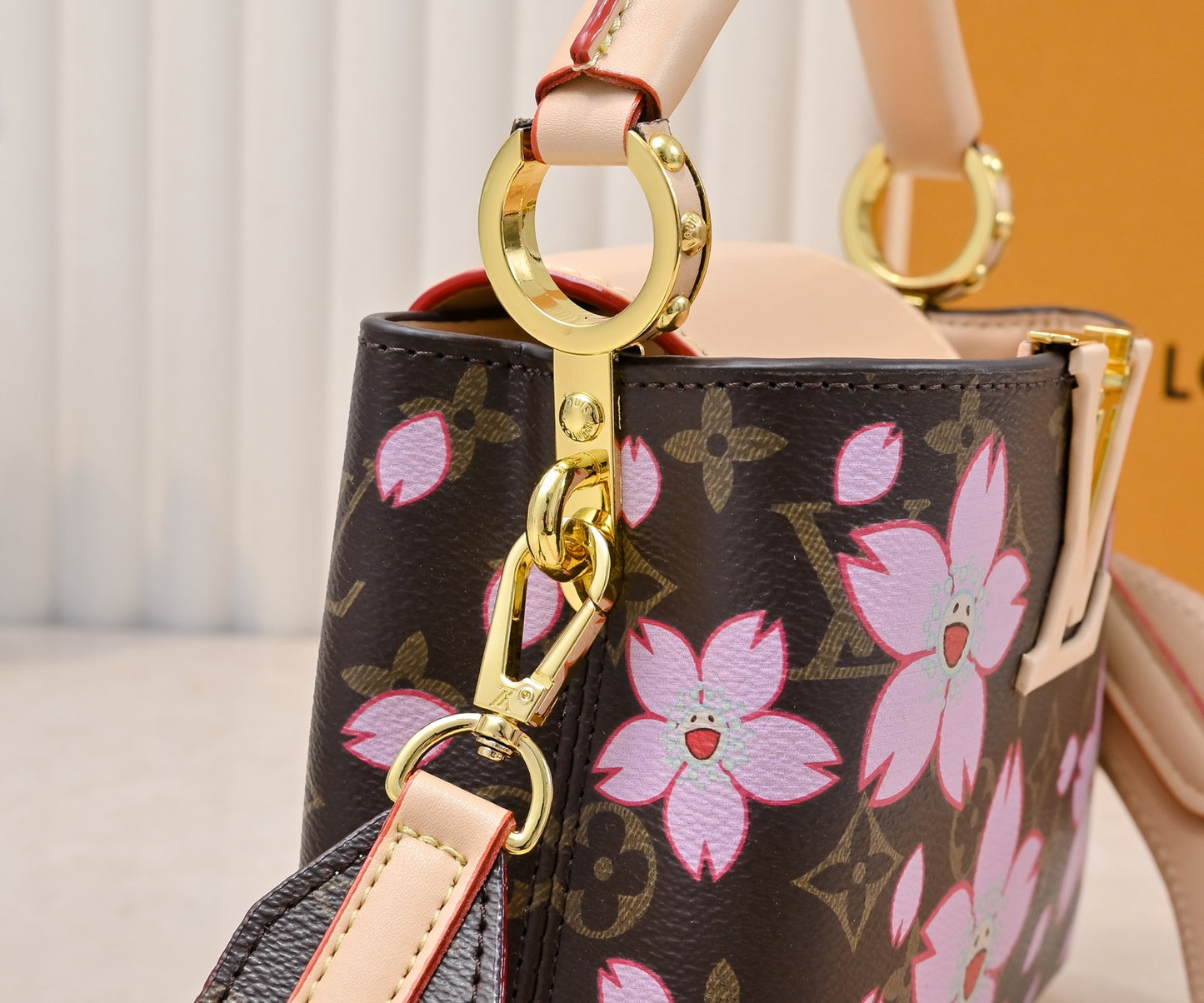 155NE42BDE Stylish leather bag