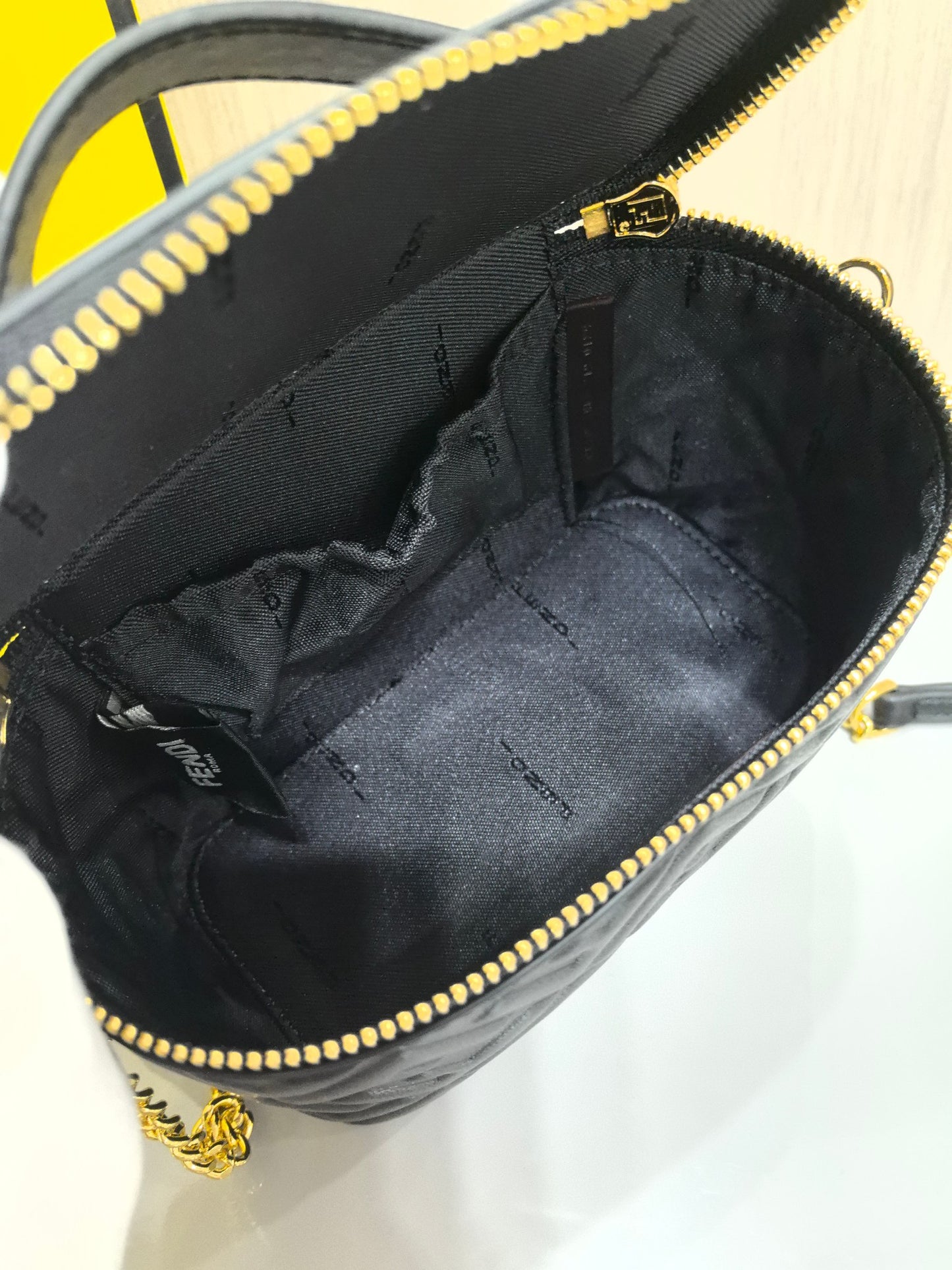 15RF59BDE Stylish leather bag