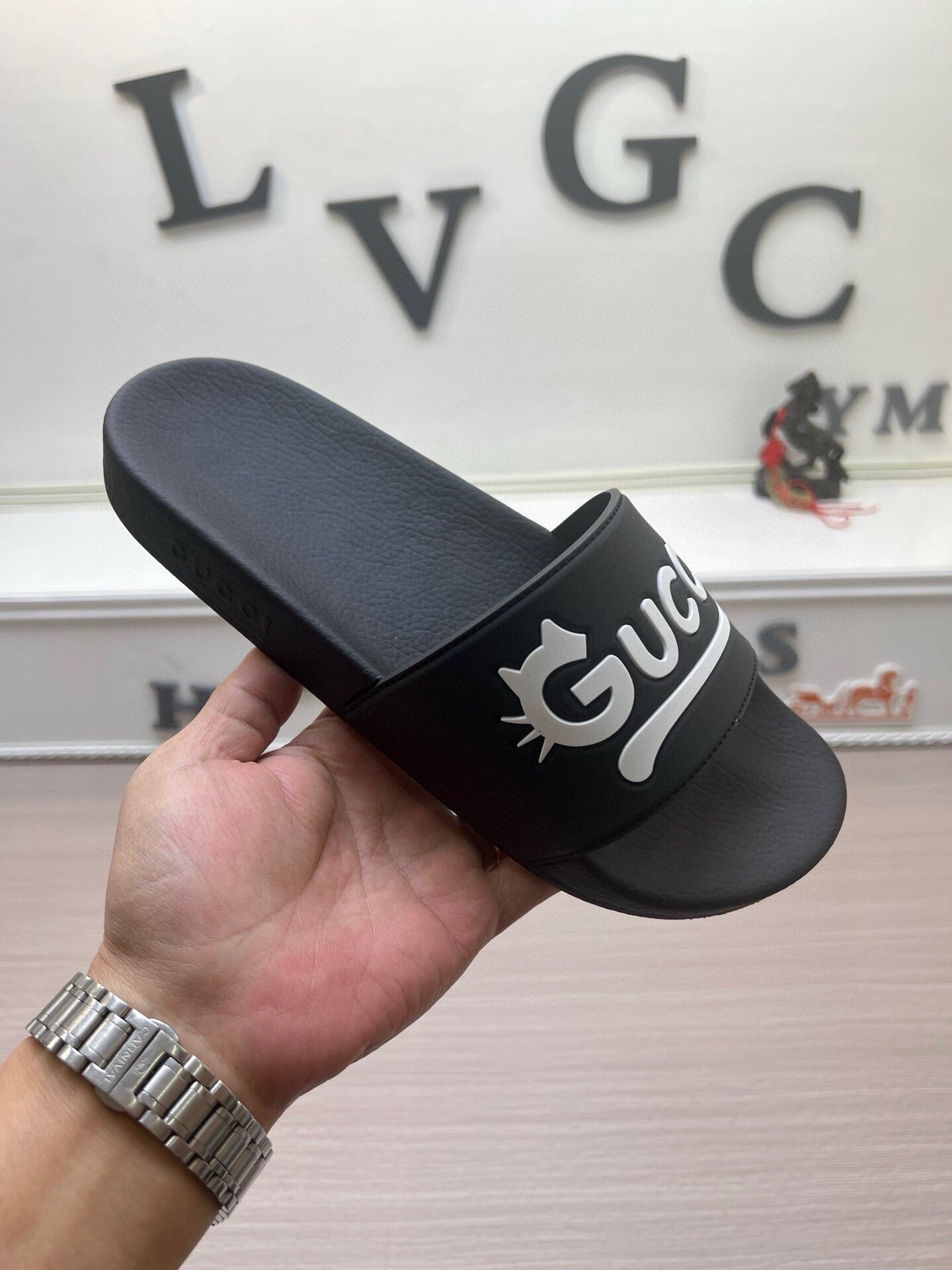 5LB220ZDE Stylish Slippers