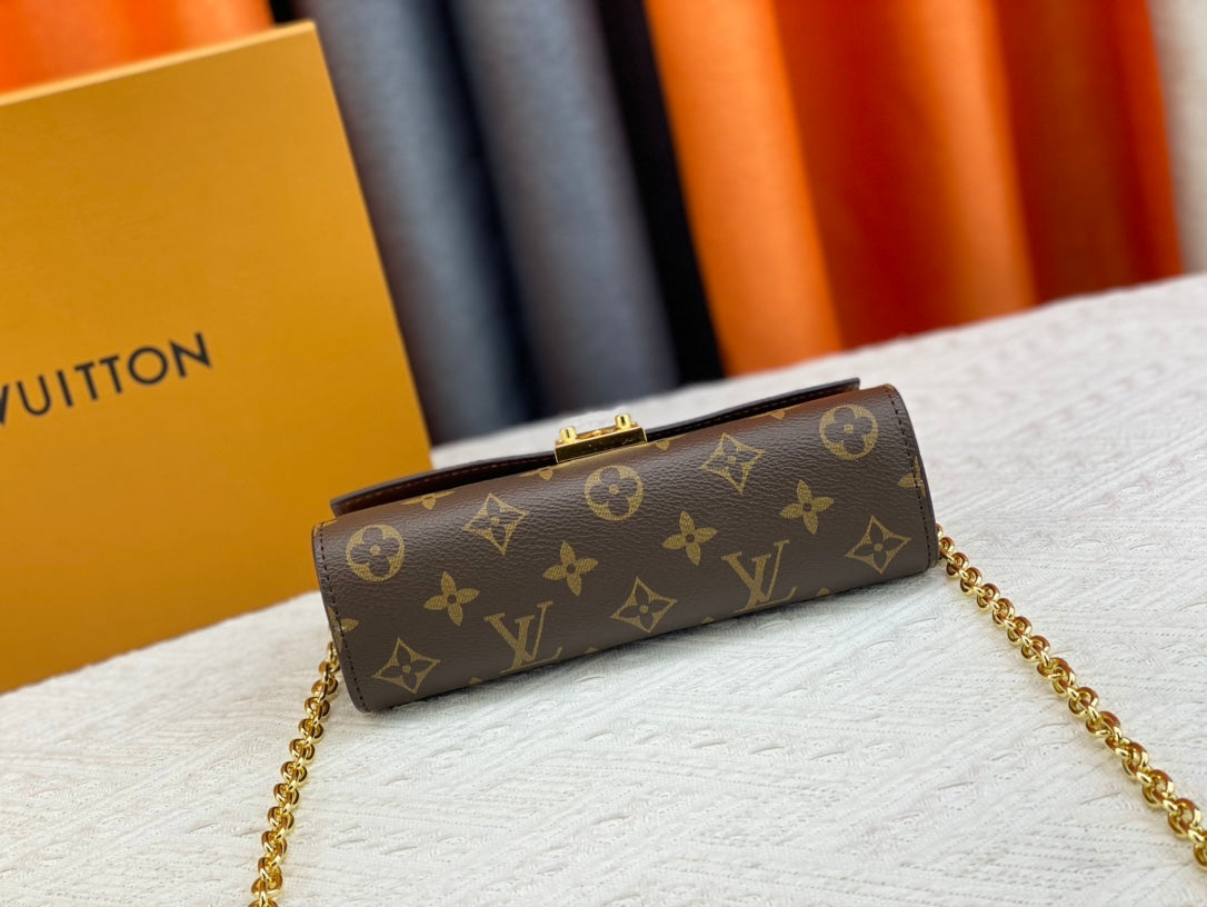 1XE32BDE Stylish leather bag 