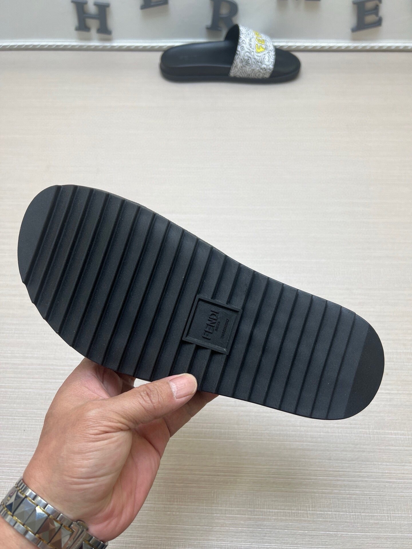 54F15ZDE Stylish slippers