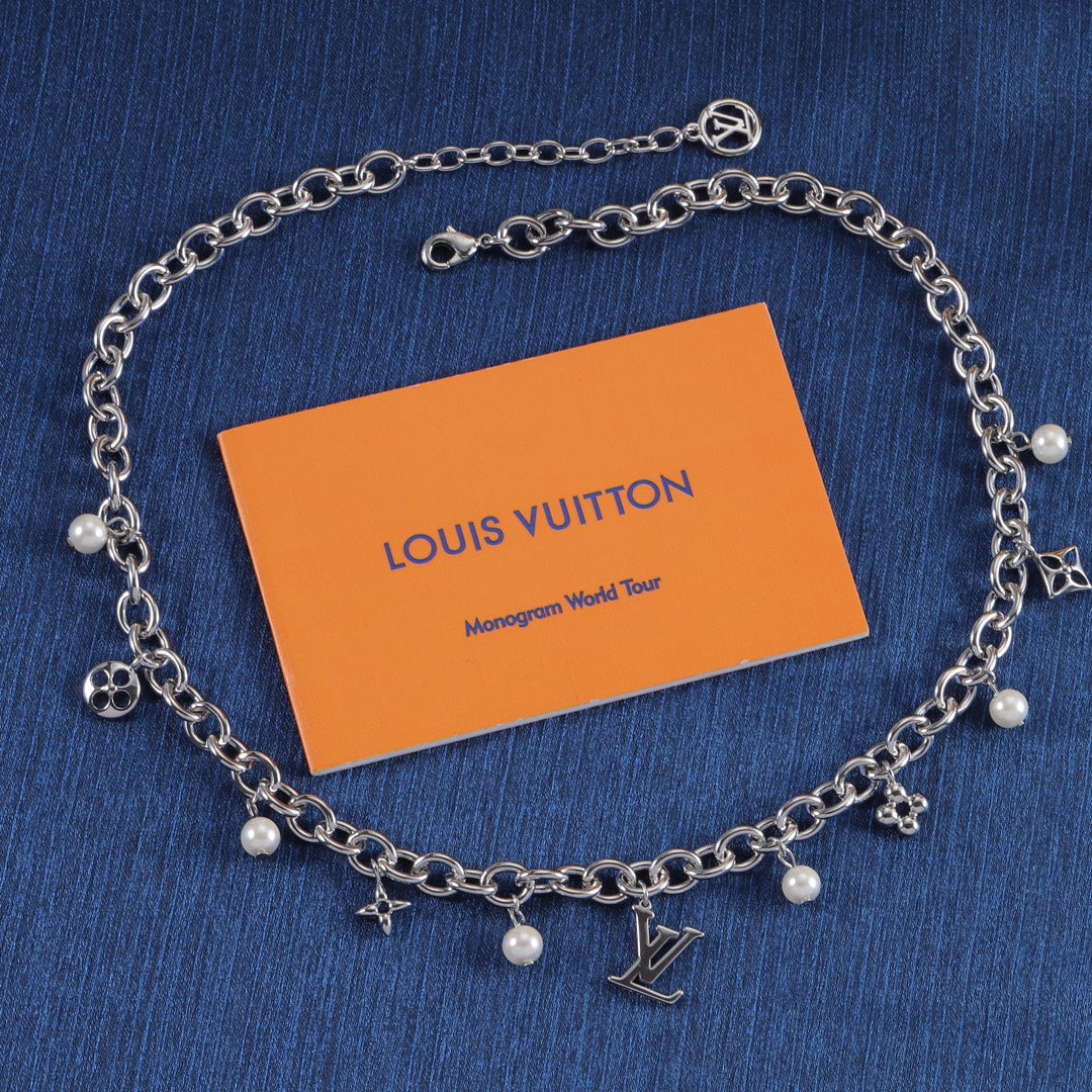 175RE32XDE Stylish Necklaces .