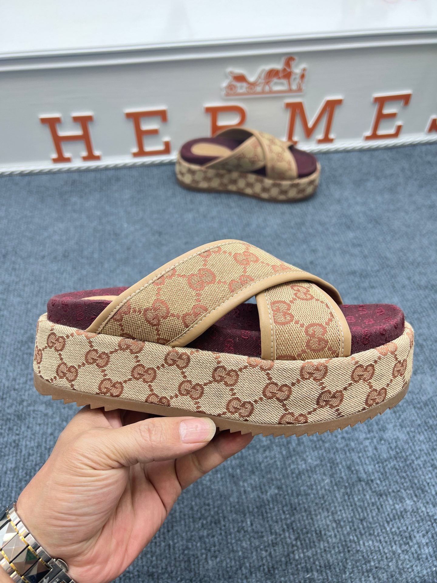 5YB69ZDE Stylish Slippers