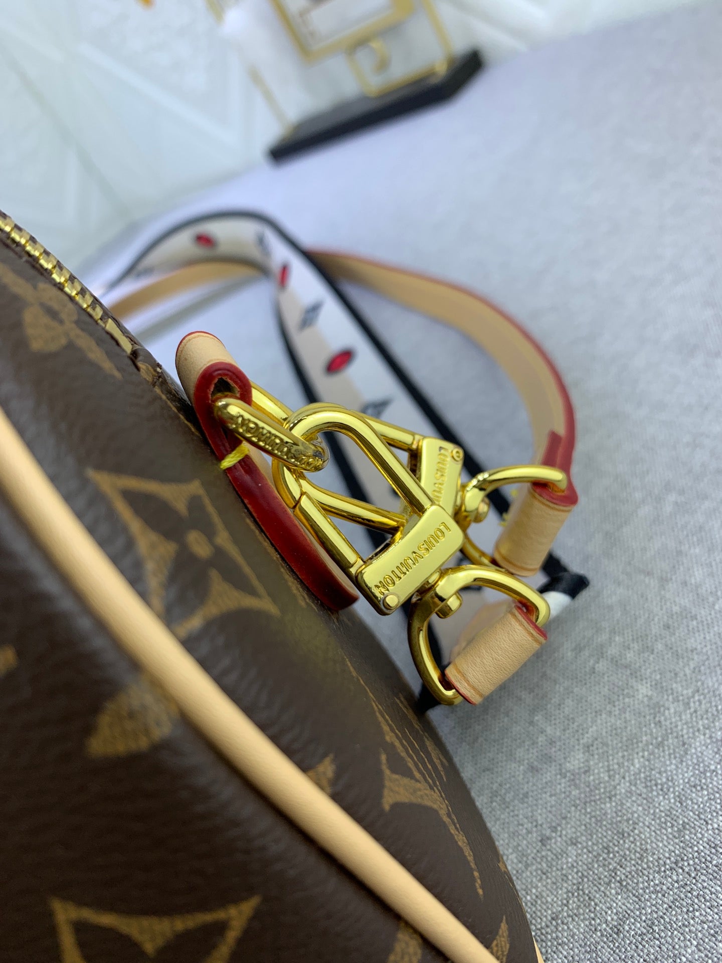 2XE44BDE Stylish leather bag 