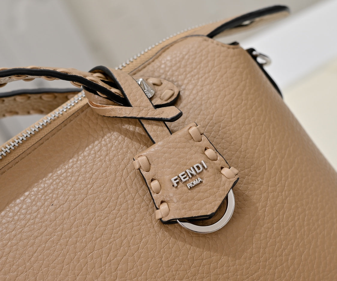 1WF109BDE Stylish leather bag