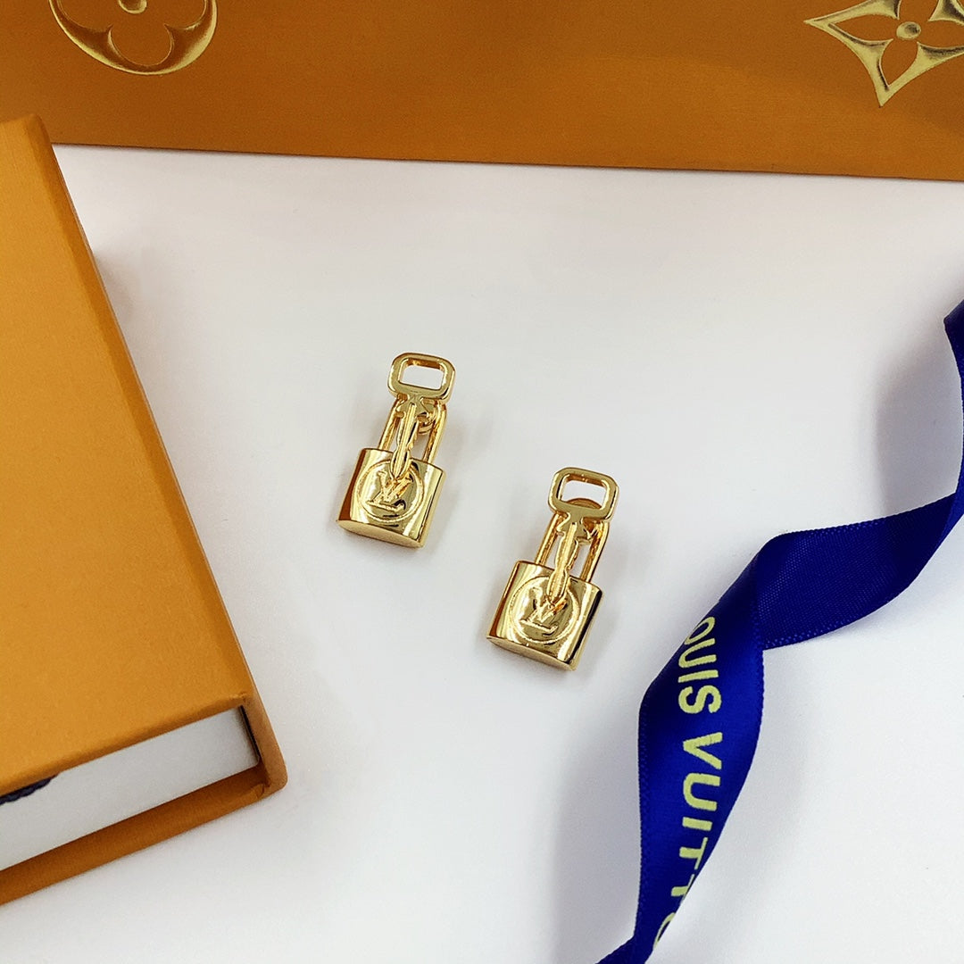 1XE610XDE Stylish Earrings