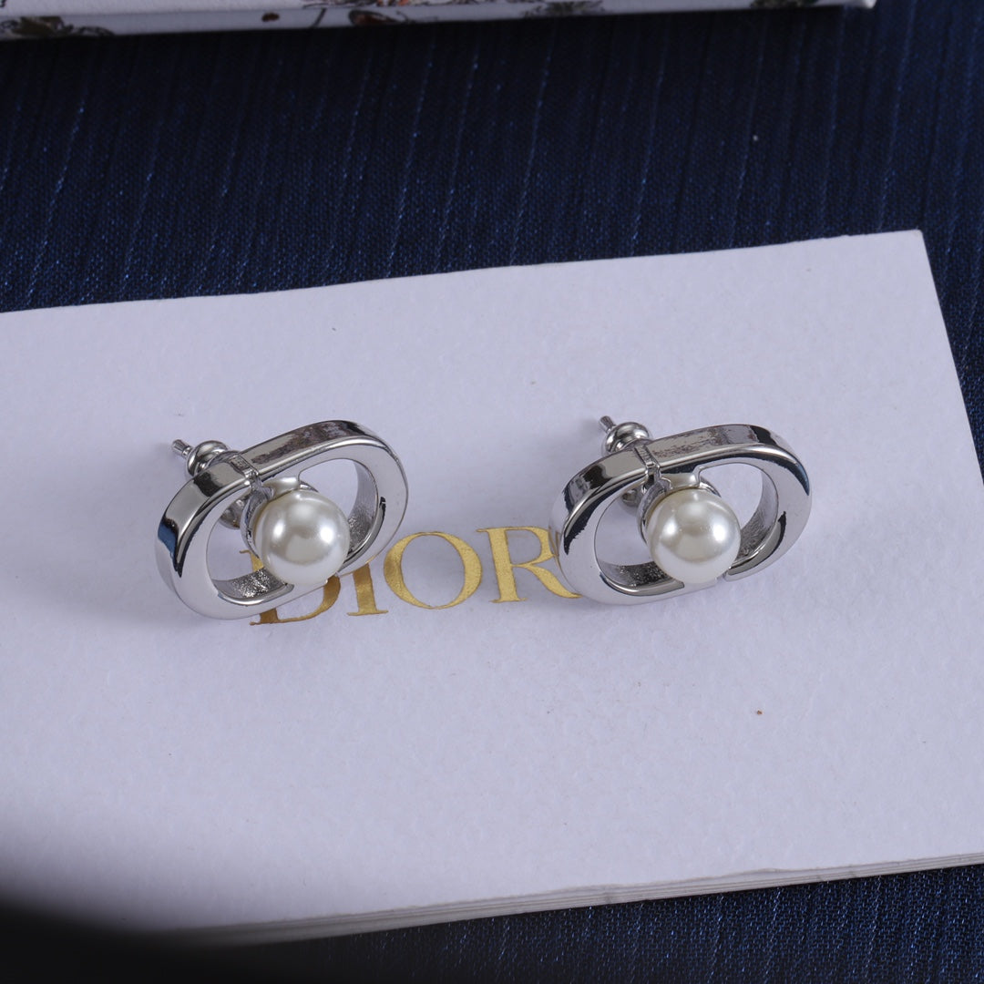 14D256EDE Stylish Earrings