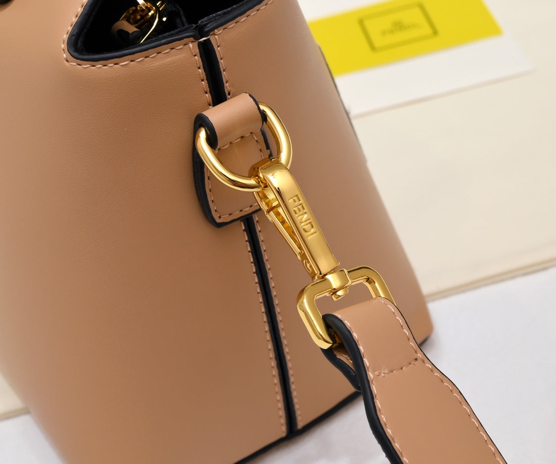 2XF131BDE Stylish leather bag 