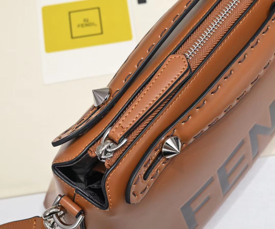 21XF321BDE Stylish leather bag 