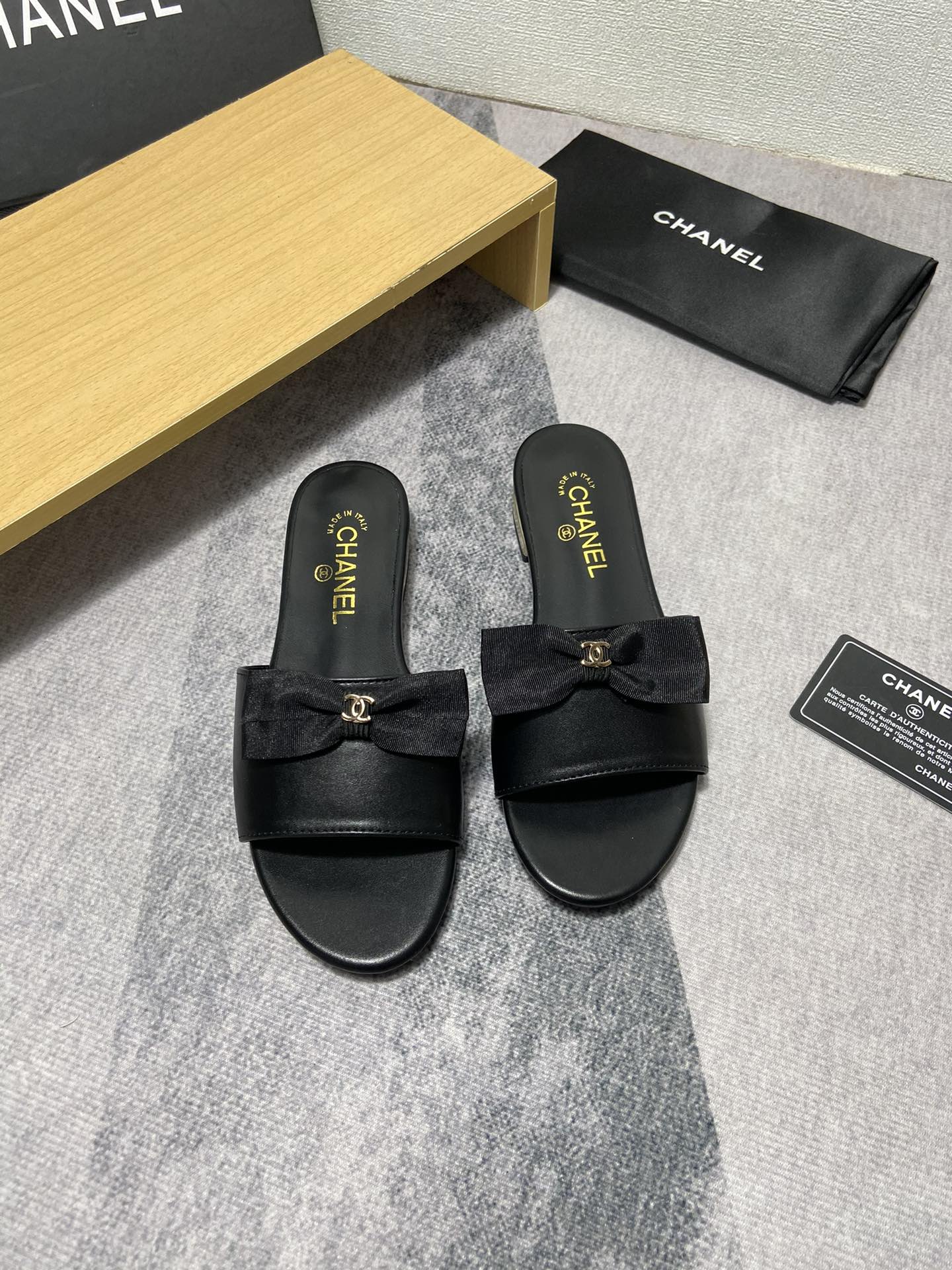 14C187ZDE Stylish Slippers