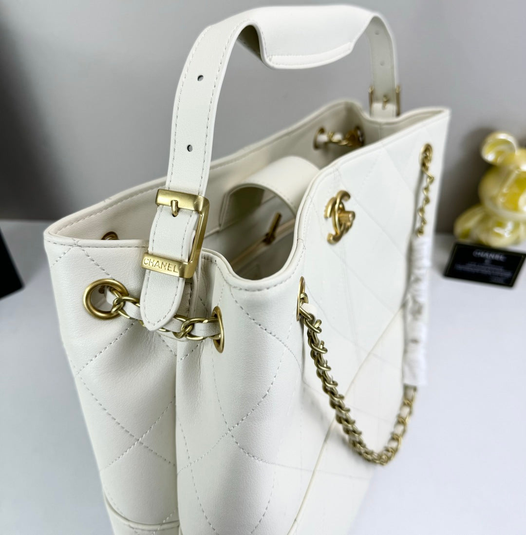 15RC64BDE Stylish leather bag