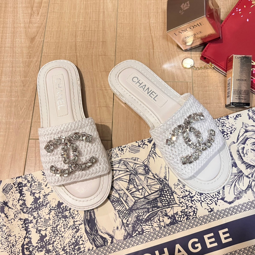 14C68ZDE Stylish slippers