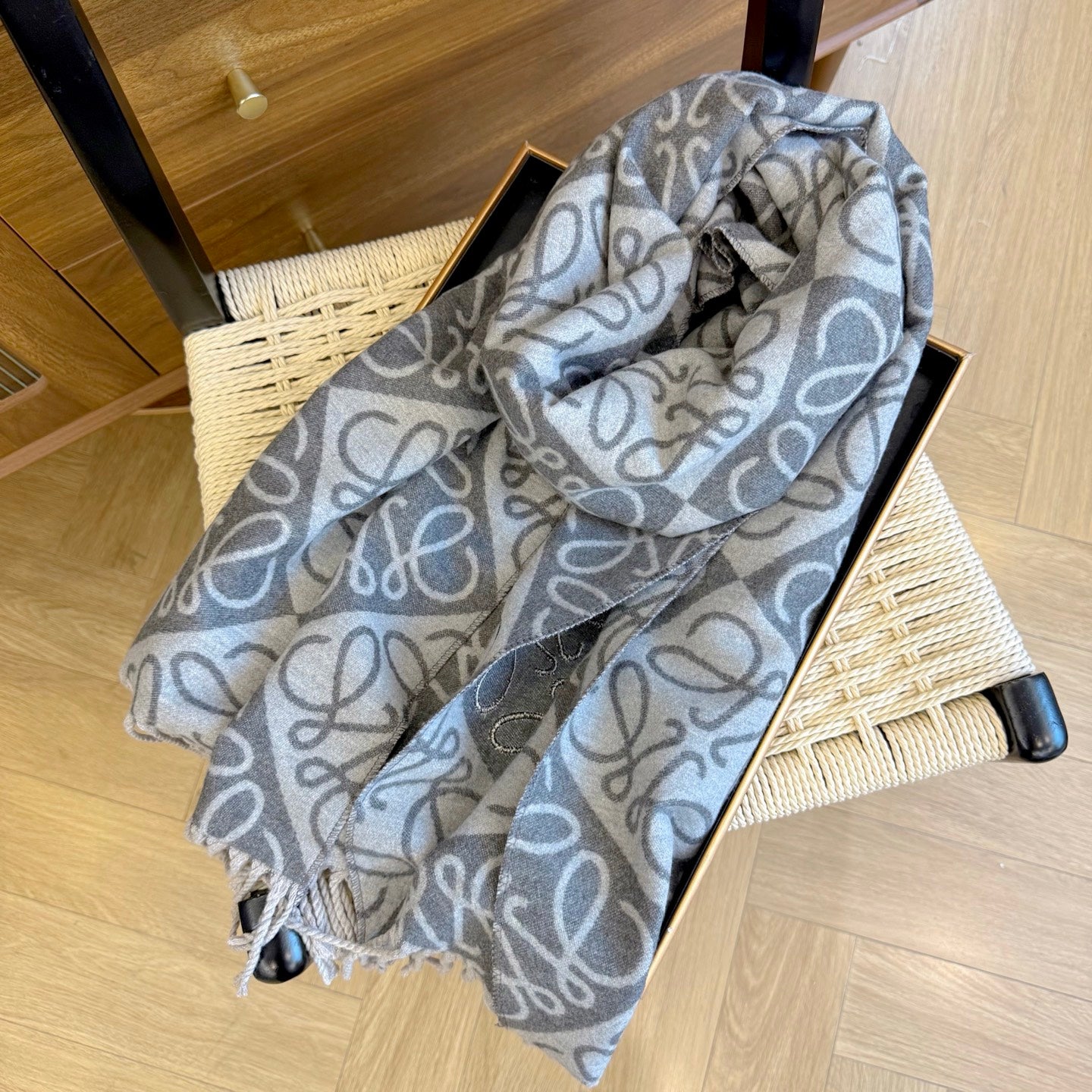 185ZA44WDE Stylish Winter Scarves