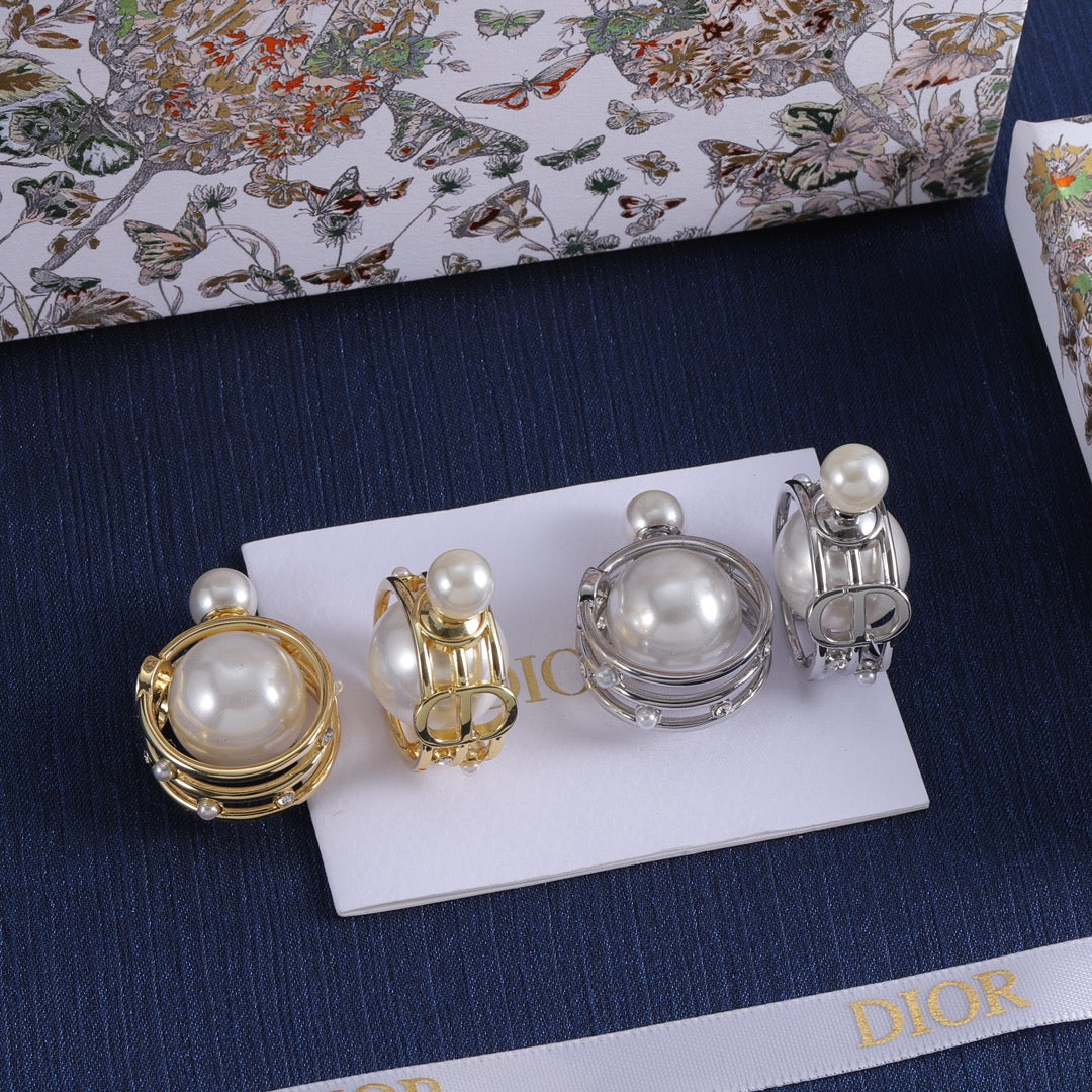 14D420EDE Stylish Earrings