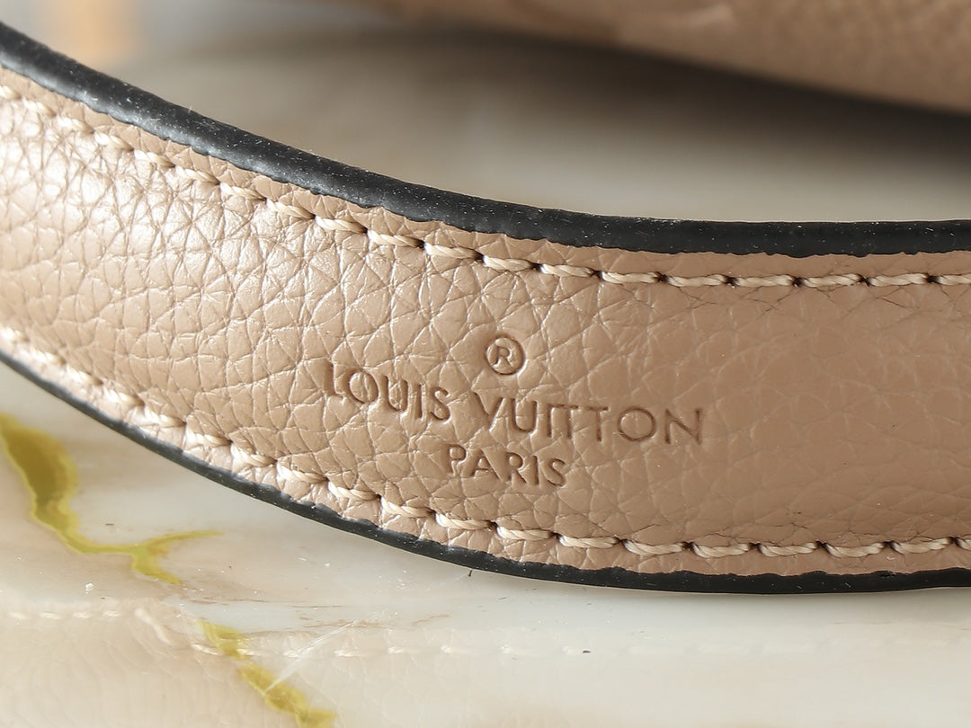 15XE3BDE Stylish leather bag