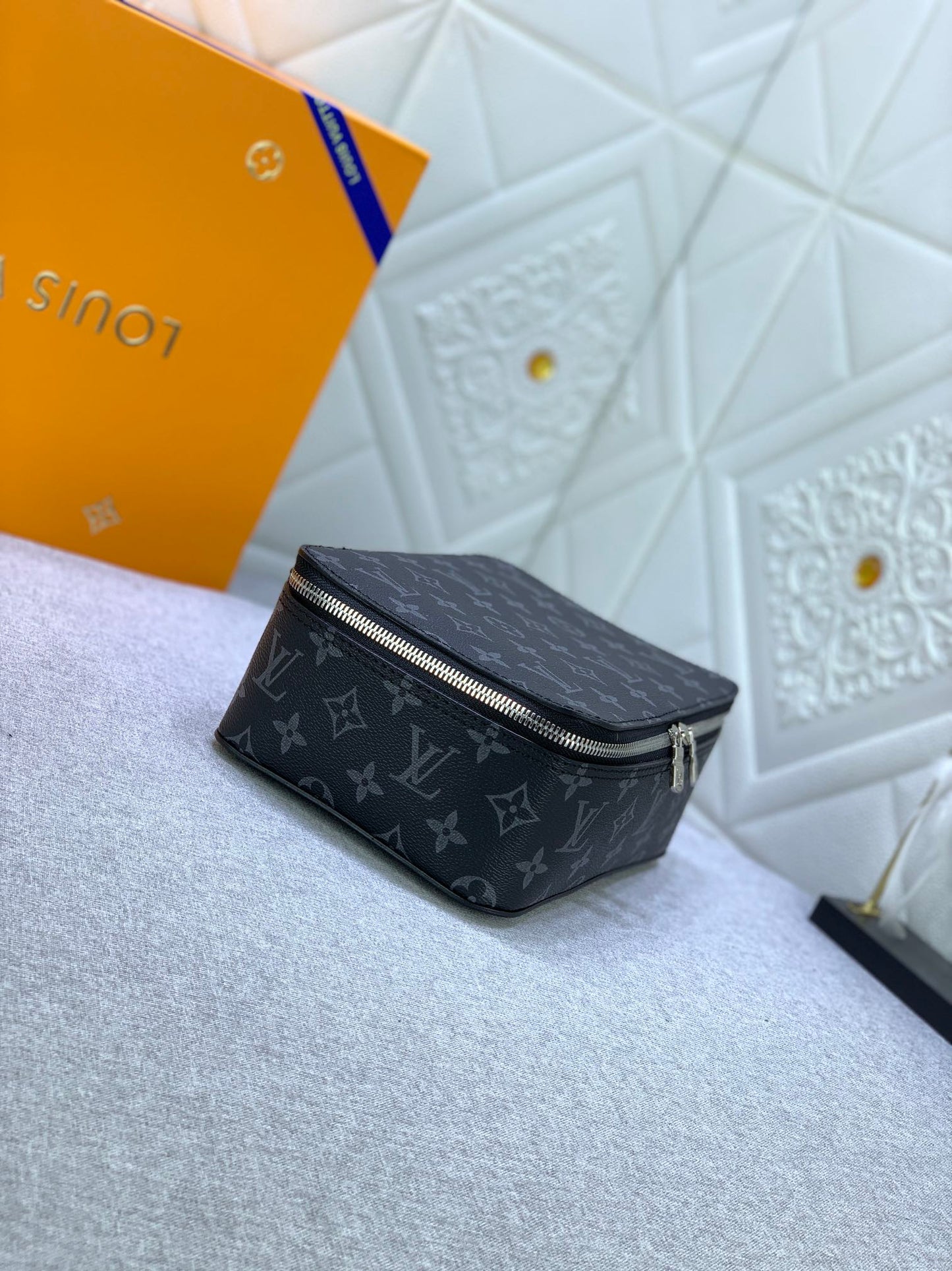 1XE272BDE Stylish leather bag 