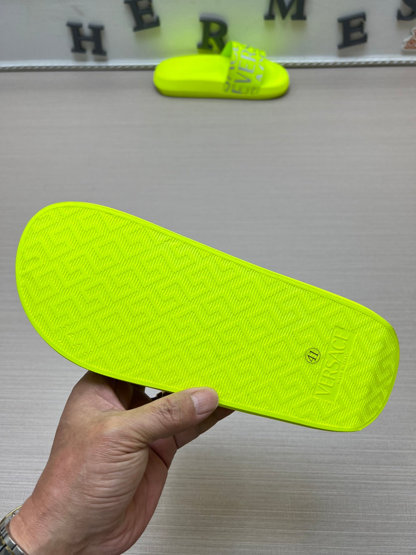 54V108ZDE Stylish slippers