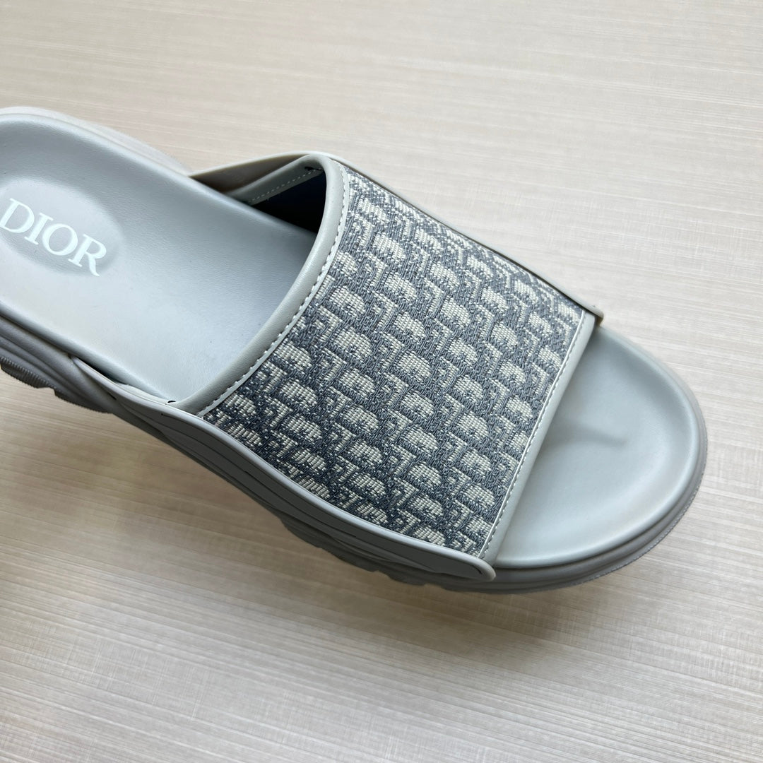 54D8ZDE Stylish slippers