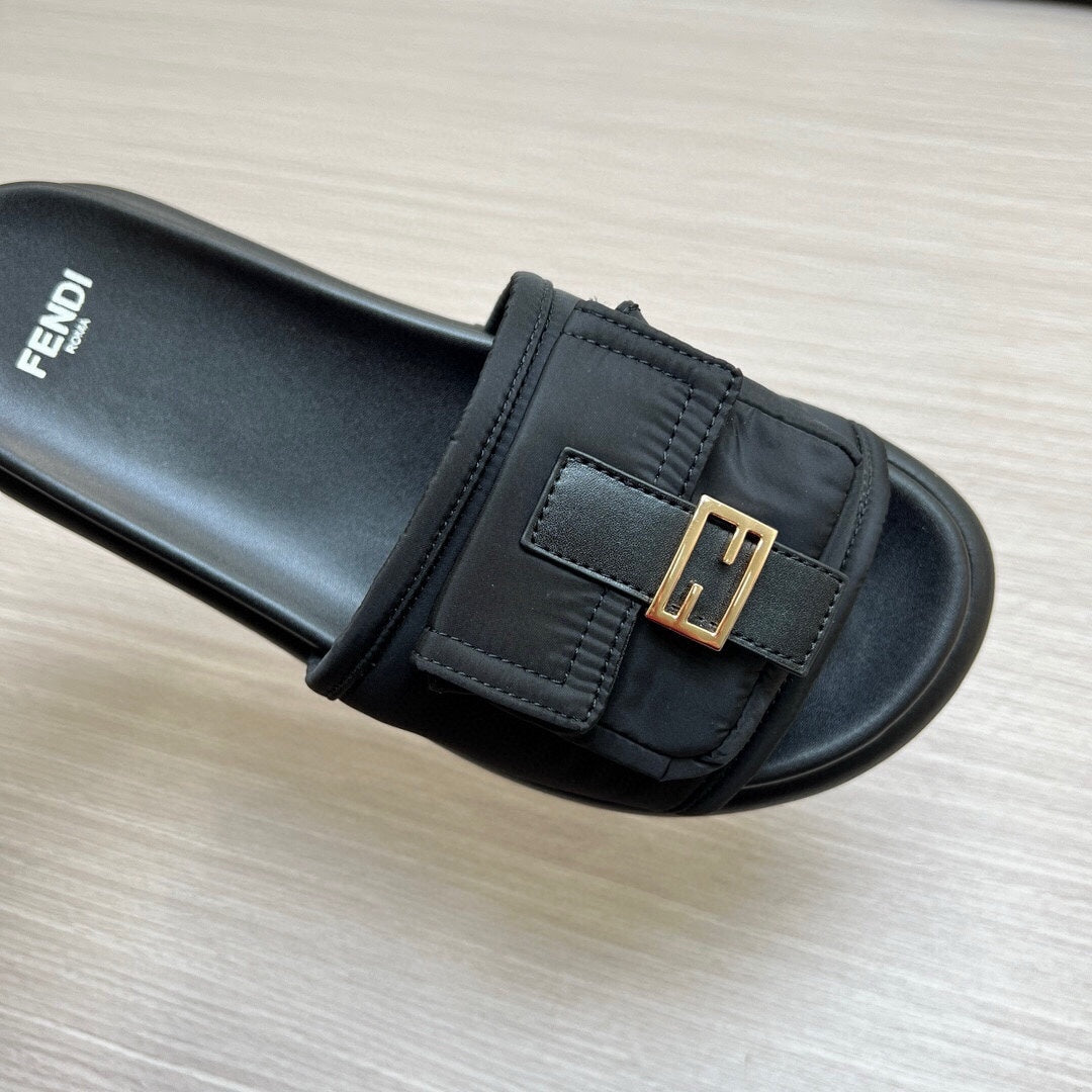 54F125ZDE Stylish slippers