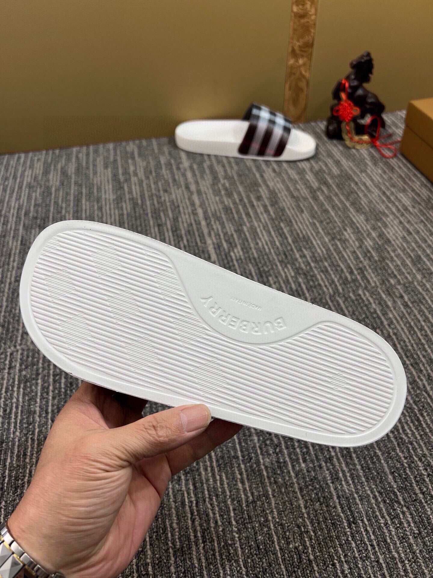 535ZR261ZDE Stylish Slippers