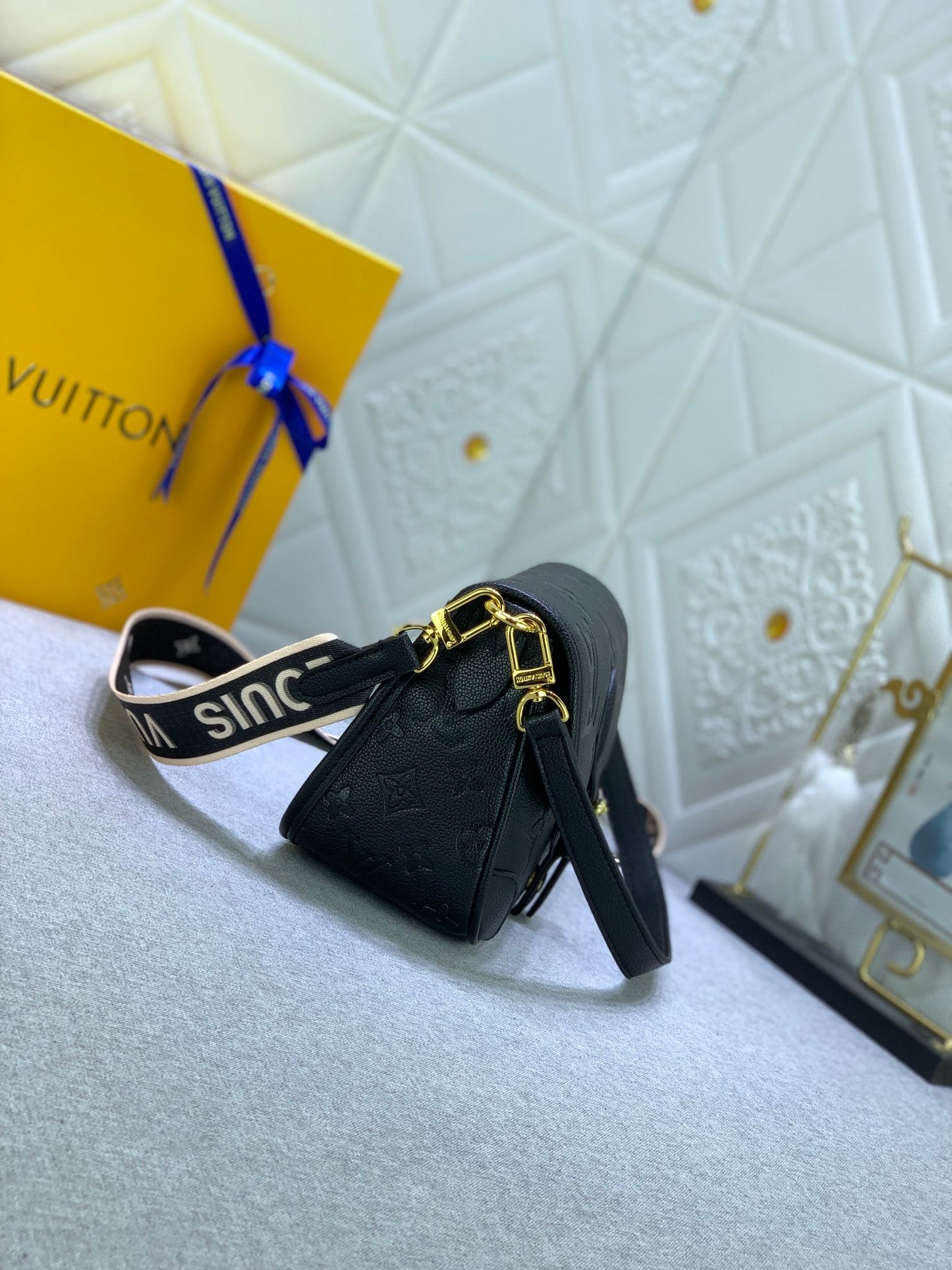 2XE141BDE Stylish leather bag 