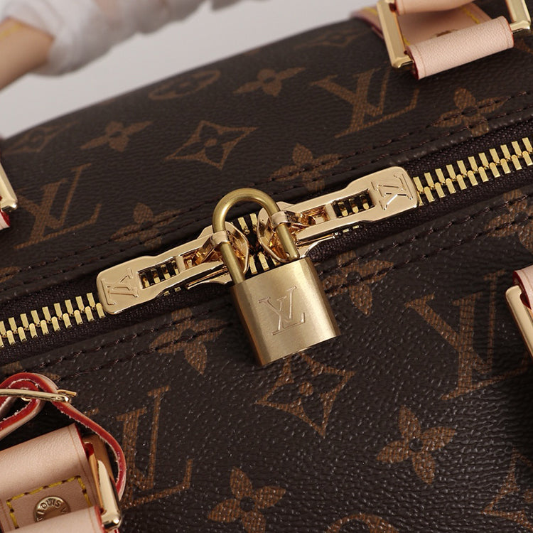 1E93BDE Stylish leather luggage bags