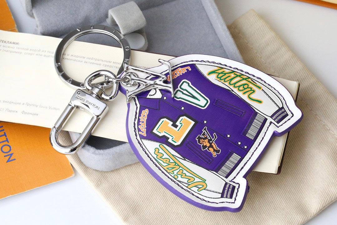 3RE25ADE Stylish key closure