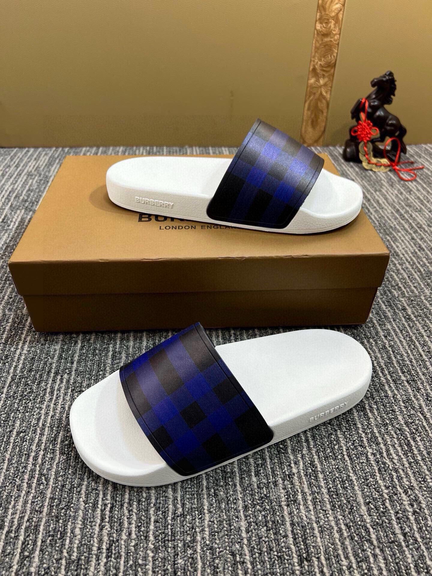 535ZR262ZDE Stylish Slippers