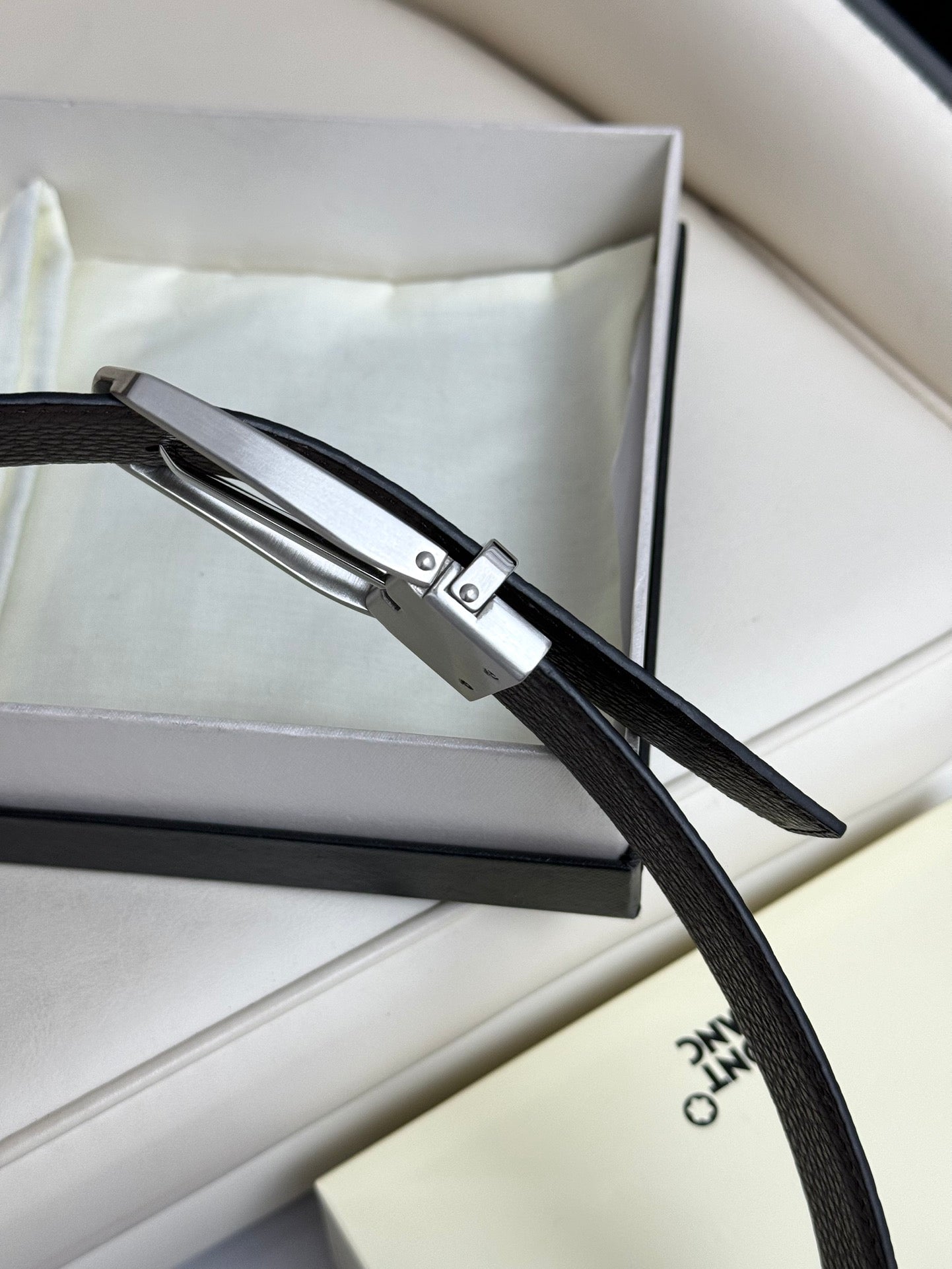 155RA237PDE Stylish  High quality belt With full package