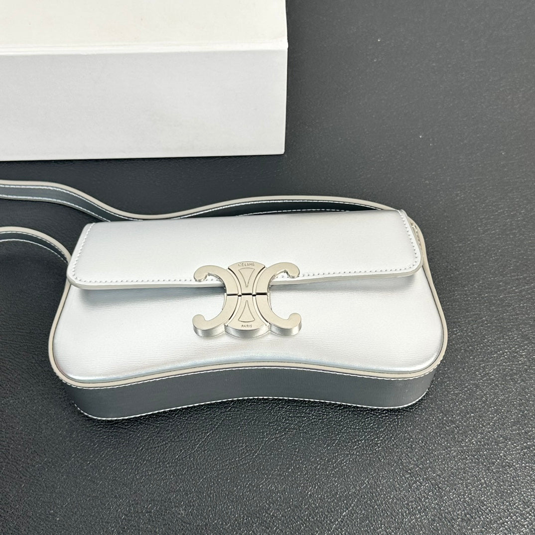 1XE271BDE Stylish leather bag 