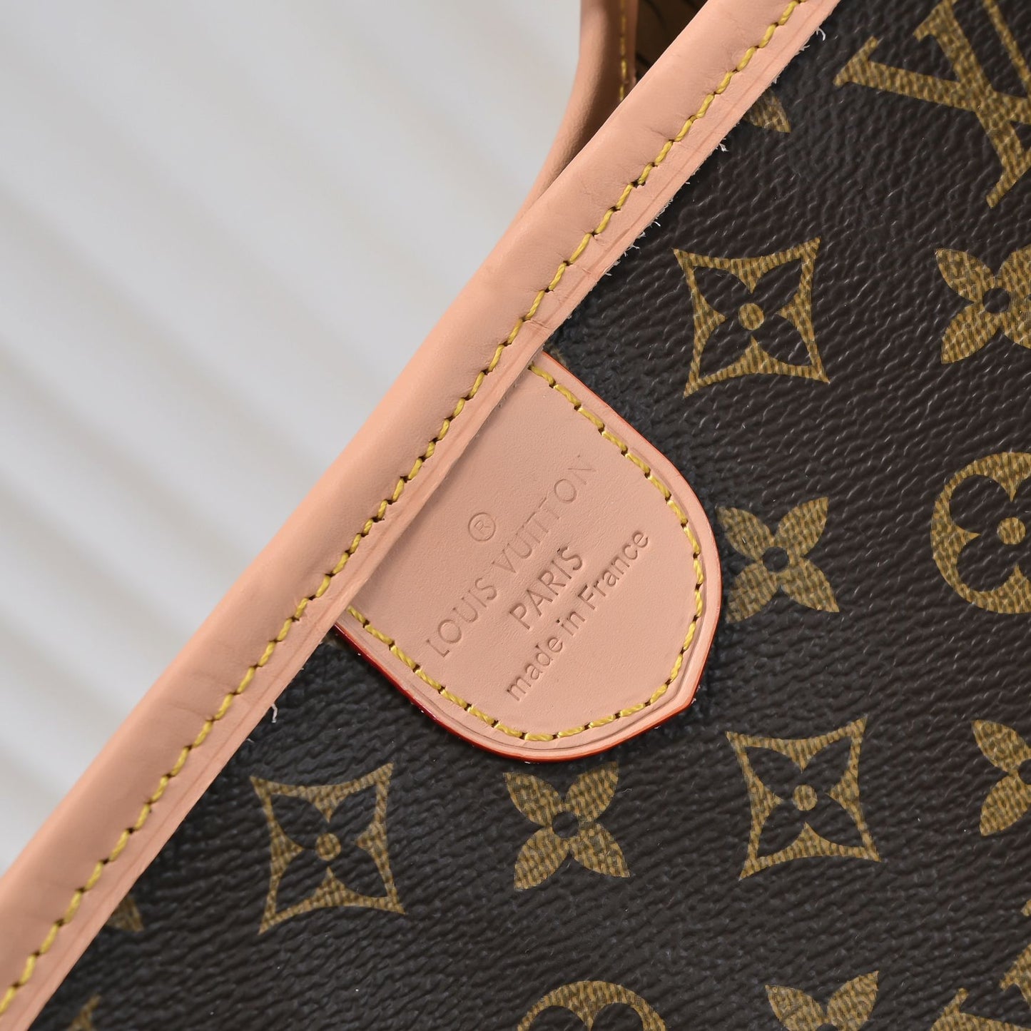 155NE29BDE Stylish leather bag