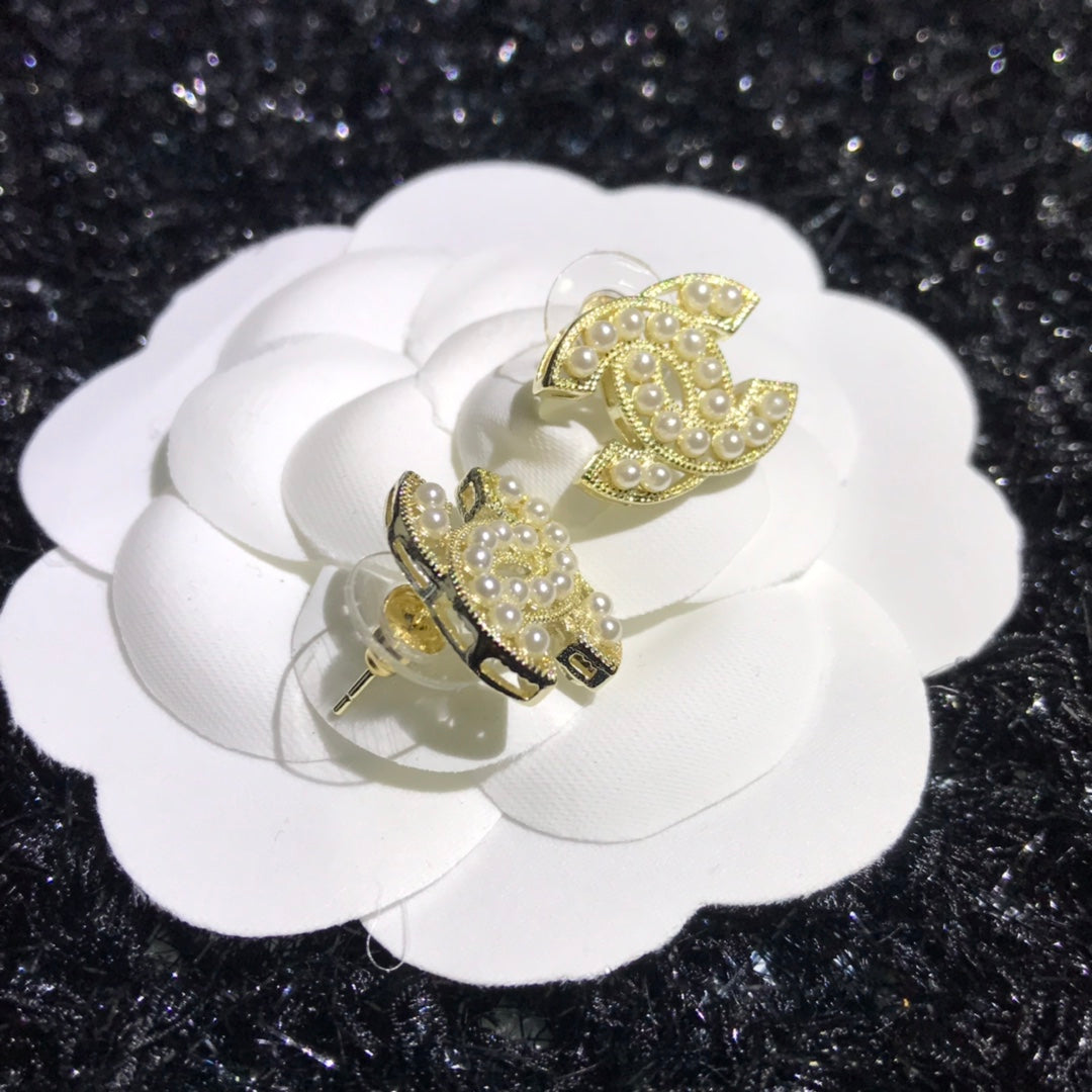 14C484EDE Stylish Earrings