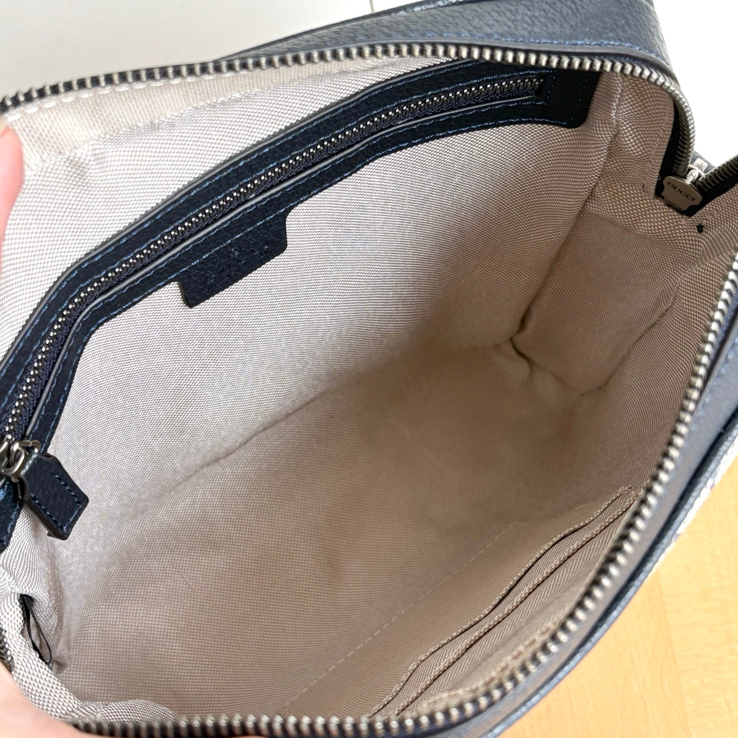 15RB43BDE Stylish leather bag