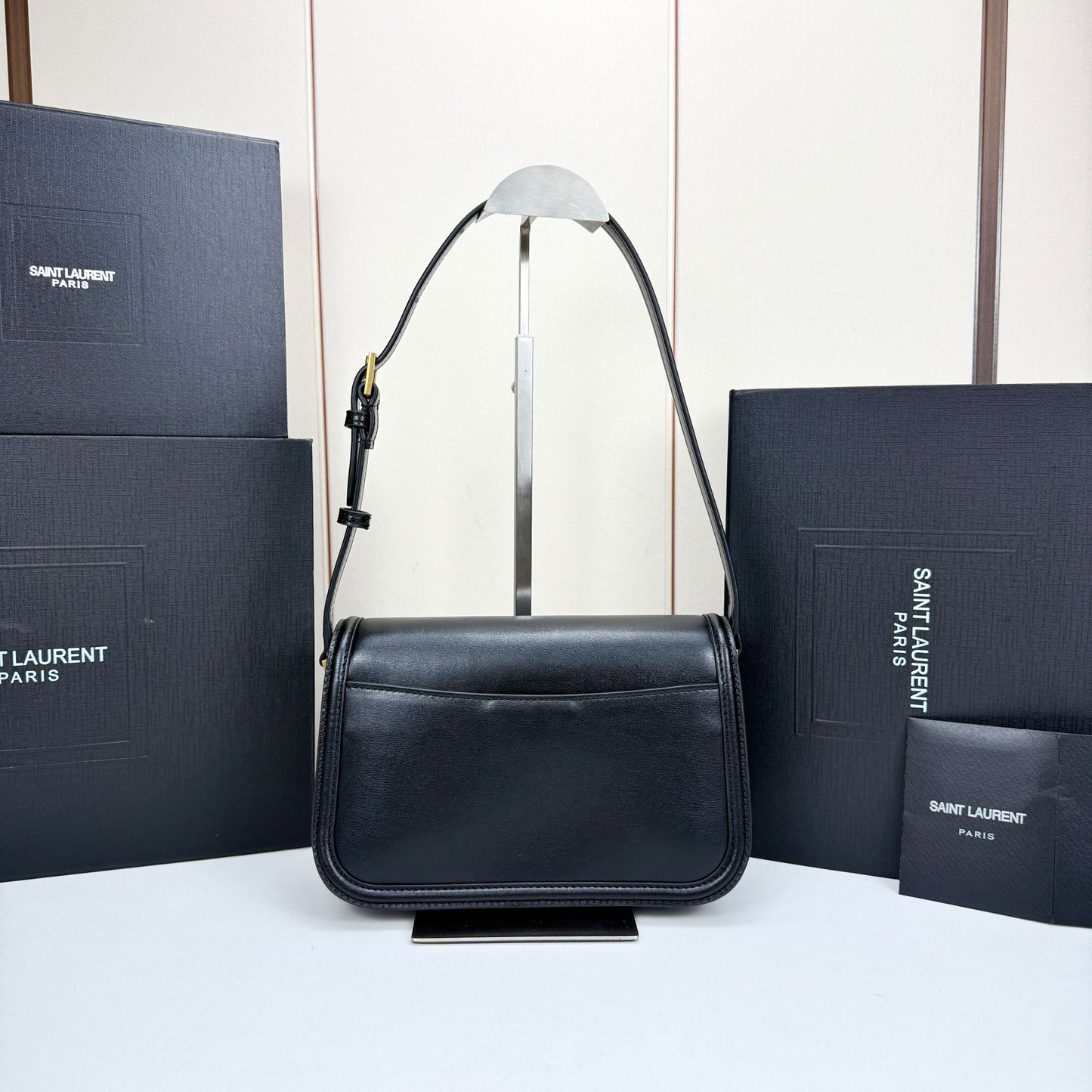 15RSL54BDE Stylish leather bag
