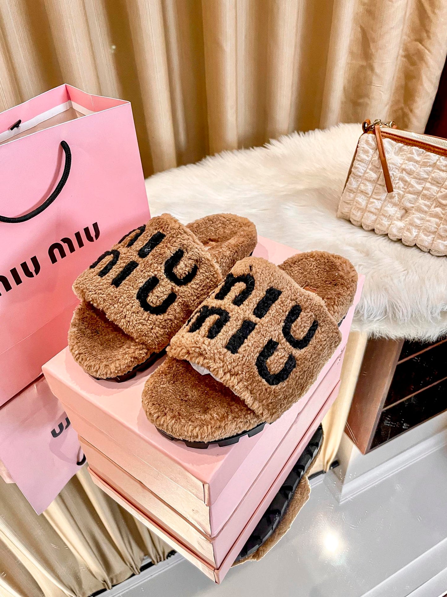 1JA25ZDE Stylish Slippers