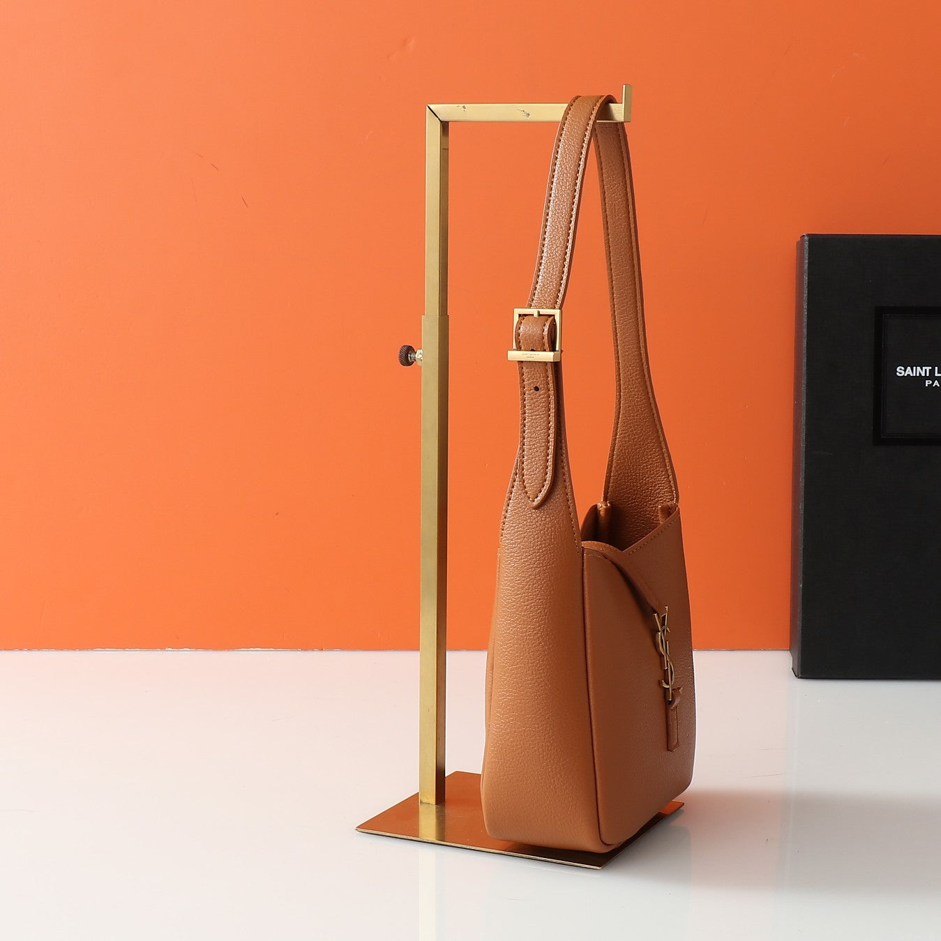 165NSL116BDE Stylish leather bag